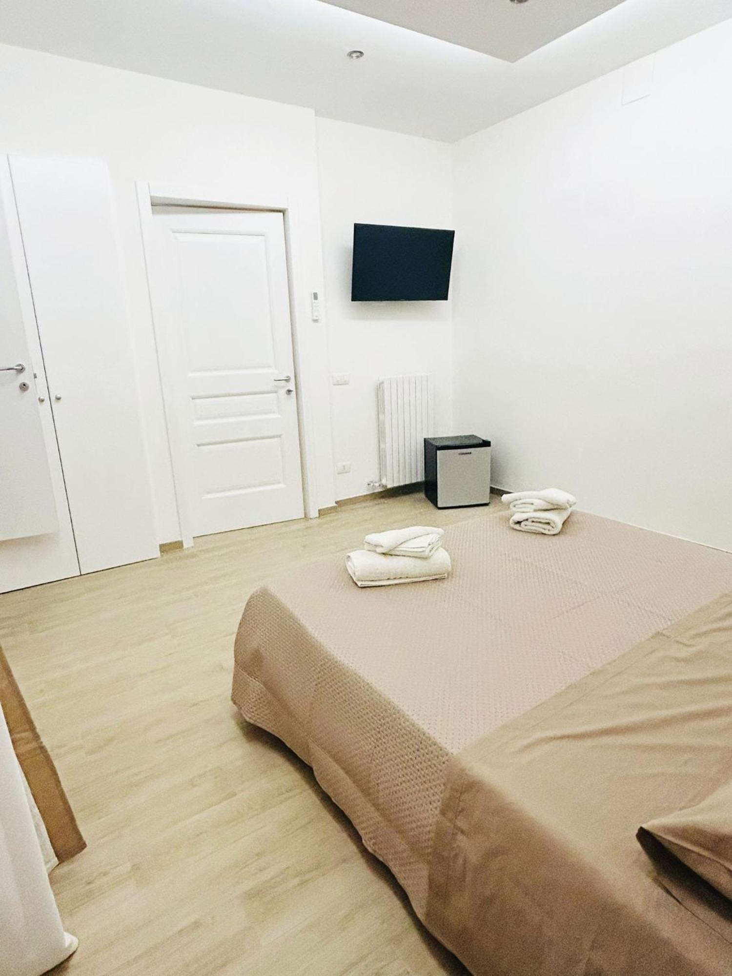 Bed E Suite Domar Brindisi Exterior foto